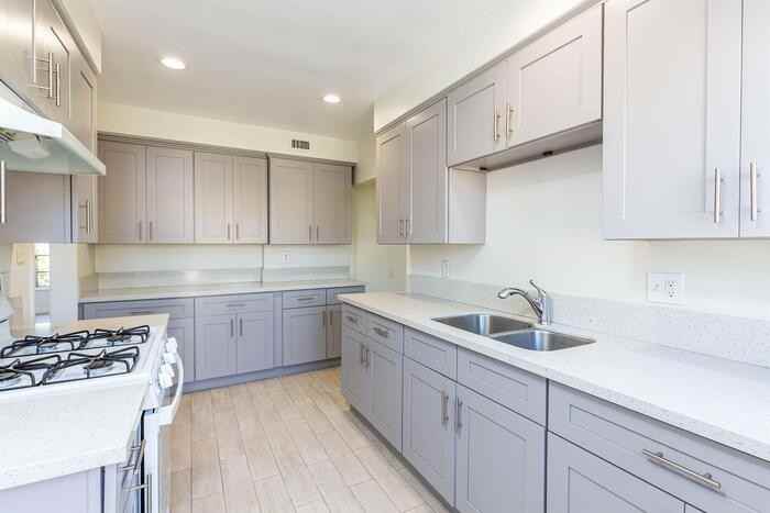 155 Carlton Ave #5 - Photo 3 of 19
