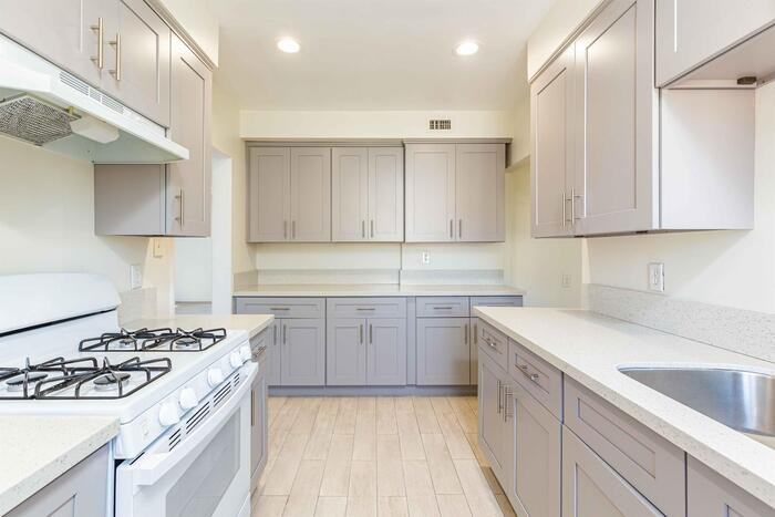 155 Carlton Ave #5 - Photo 4 of 19