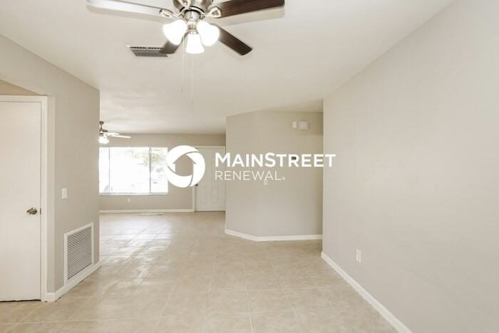 976 Hampshire Ave Ne - Photo 3 of 16