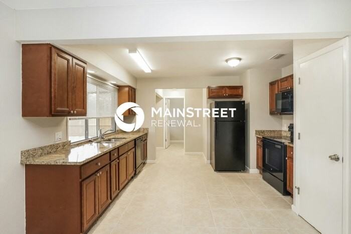 976 Hampshire Ave Ne - Photo 5 of 16