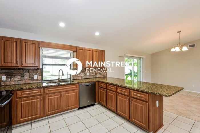 202 Ne 9th Pl - Photo 7 of 16