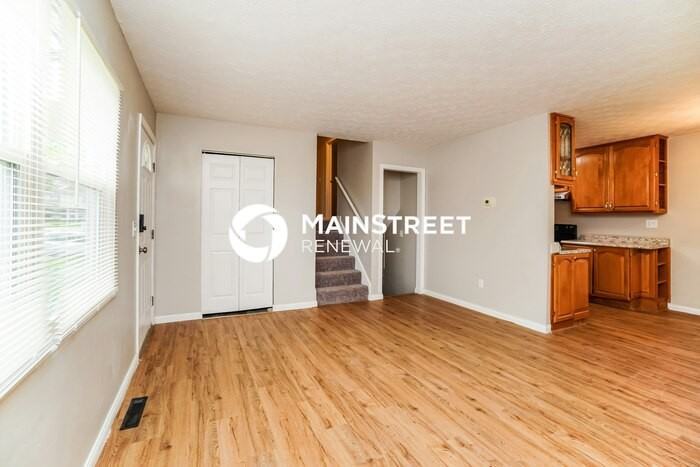 3179 Latonia Rd - Photo 3 of 18