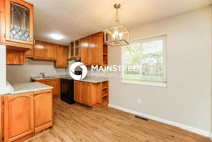 3179 Latonia Rd - Photo 4 of 18