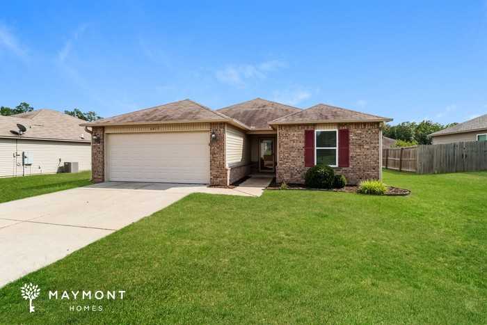 6413 Amalie Dr
