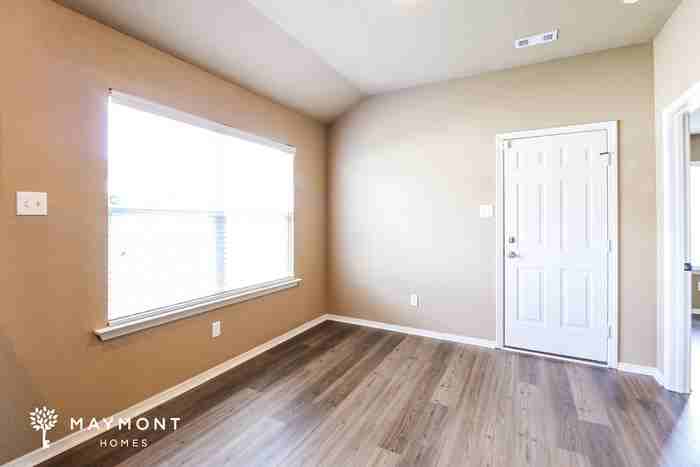 6413 Amalie Dr - Photo 4 of 12