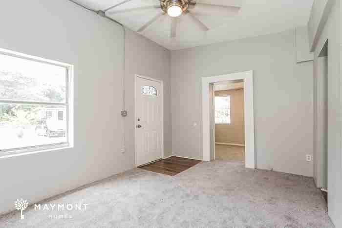 5761 Iris Blvd - Photo 5 of 12