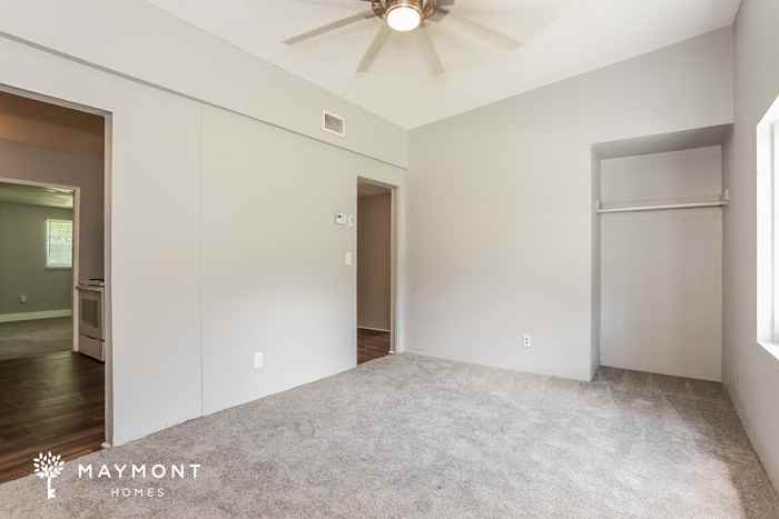5761 Iris Blvd - Photo 6 of 12