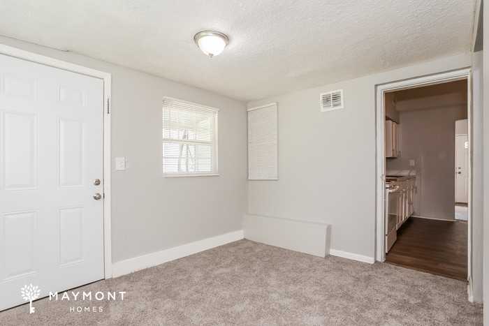 5761 Iris Blvd - Photo 7 of 12