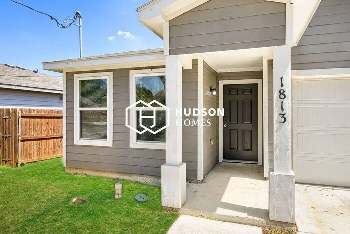 1813 Effie St - Photo 3 of 14