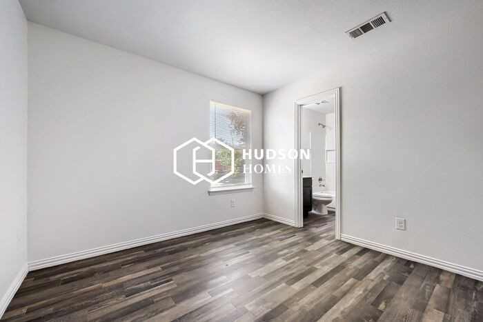 1813 Effie St - Photo 7 of 14