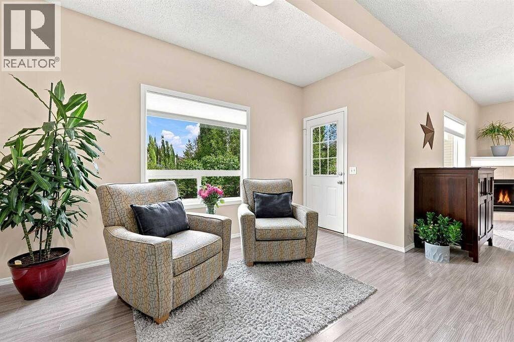 106 Crystal Shores Manor - Photo 3 of 18