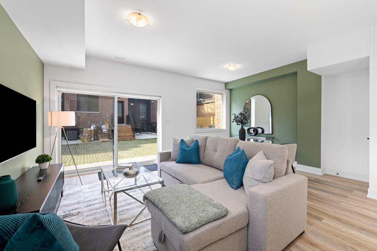 447 Lansdowne Avenue - Photo 2 of 25