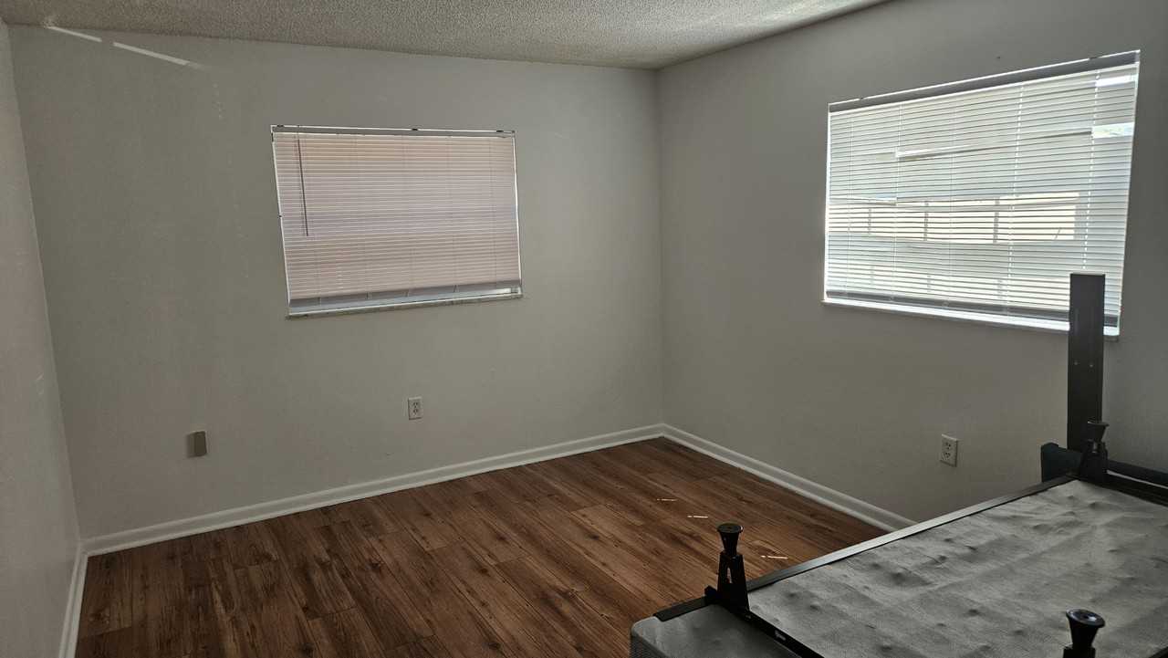 1112 W Main St #E6 - Photo 5 of 10