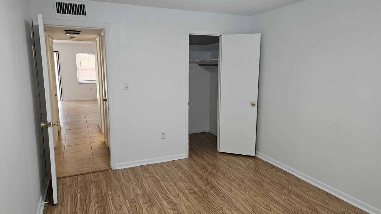 1112 W Main St #E6 - Photo 6 of 10