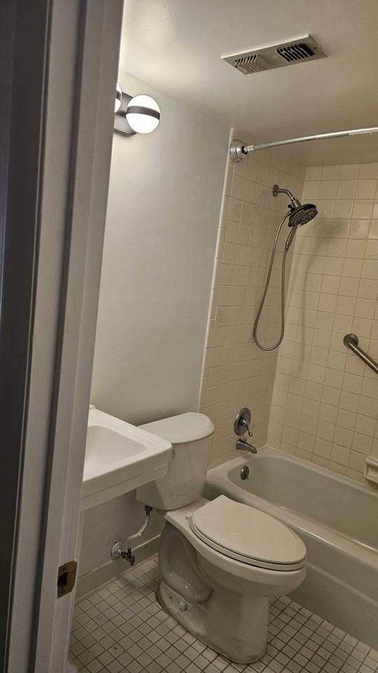 1112 W Main St #E6 - Photo 7 of 10