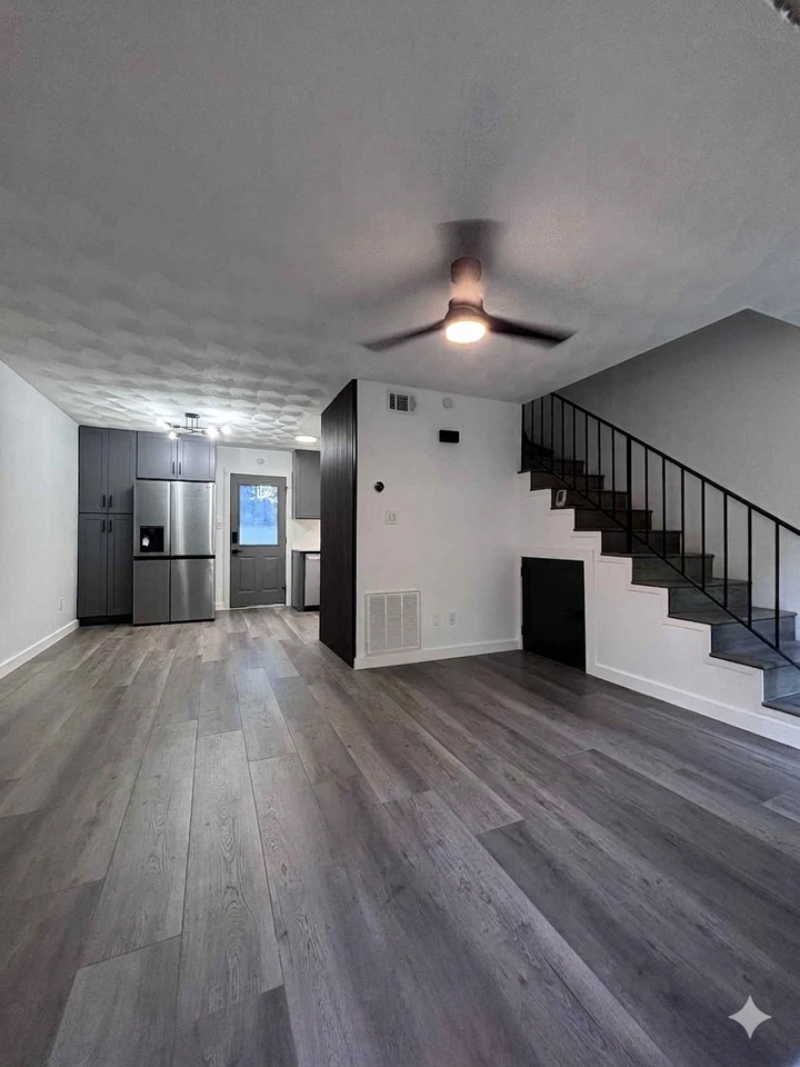 404 3rd Street Pl Sw #404 - Photo 2 of 10