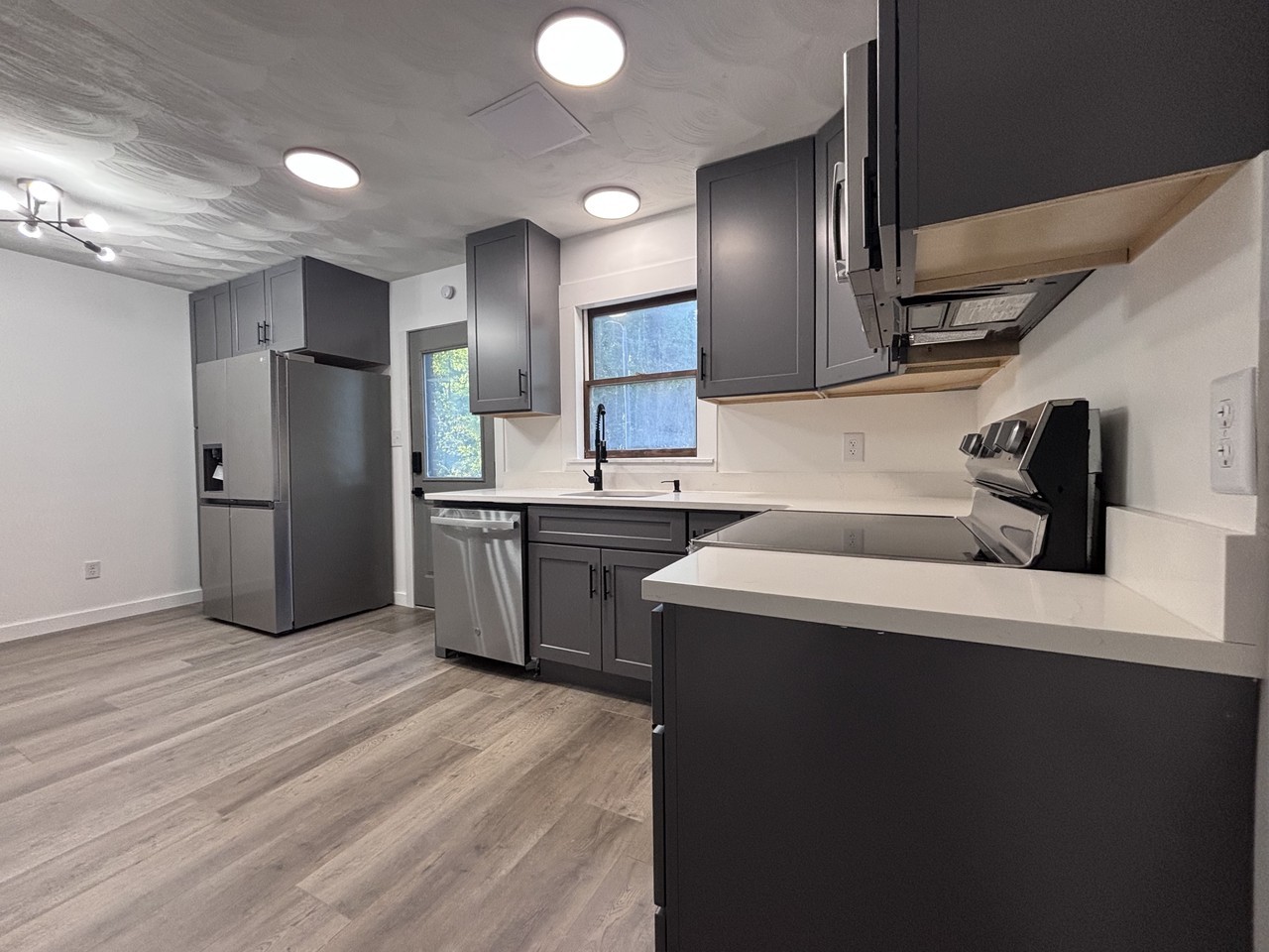 404 3rd Street Pl Sw #404 - Photo 3 of 10