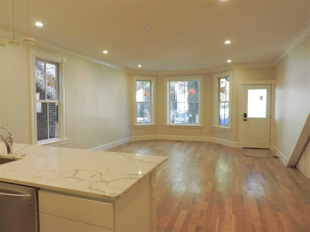 472 Green St #1