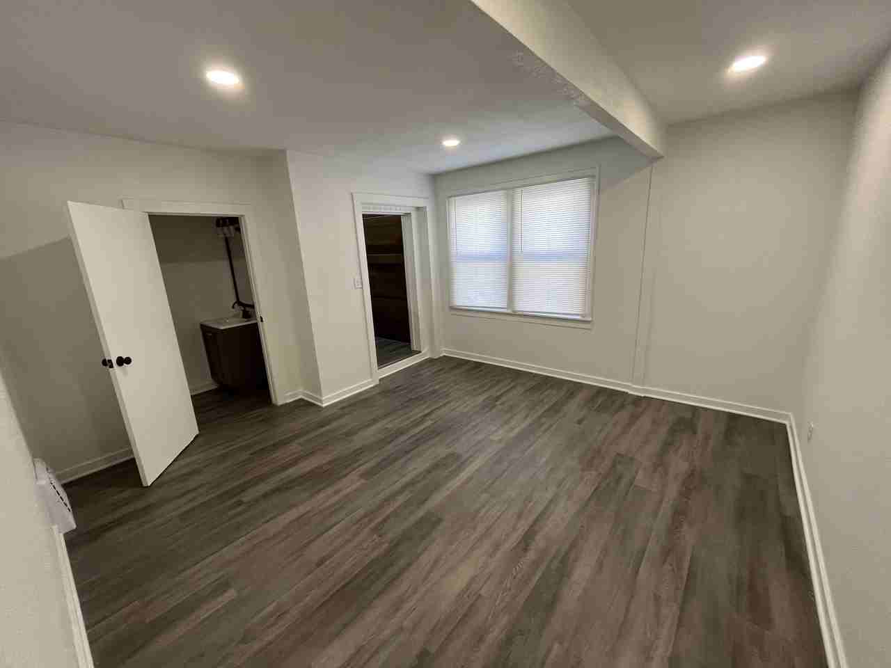 5406 W Lloyd St - Photo 7 of 10