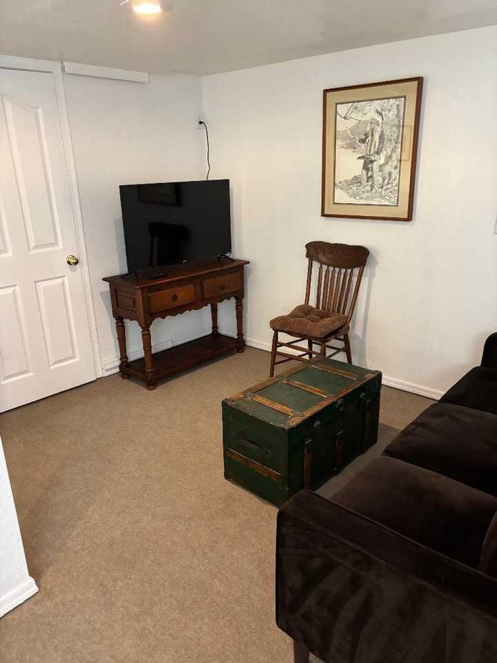 210 S Third St #B - Photo 2 of 10
