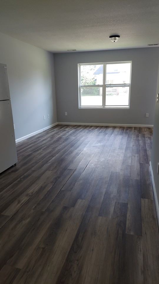 909 W Love St #NA - Photo 2 of 9