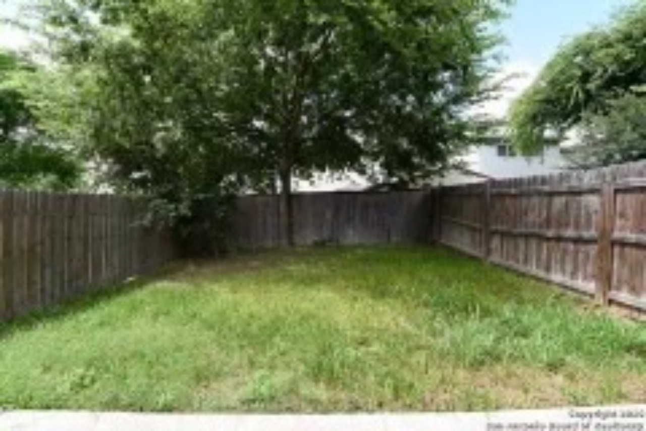 5015 Flipper Dr - Photo 5 of 12