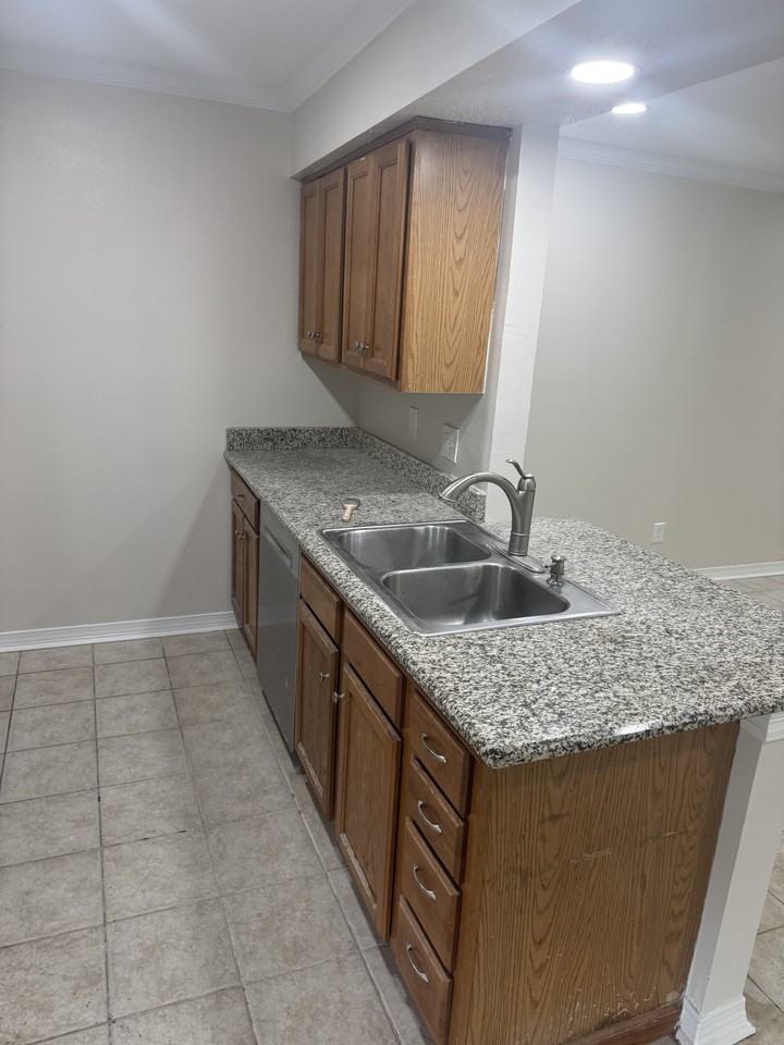932 Ronson Dr #NA - Photo 2 of 14