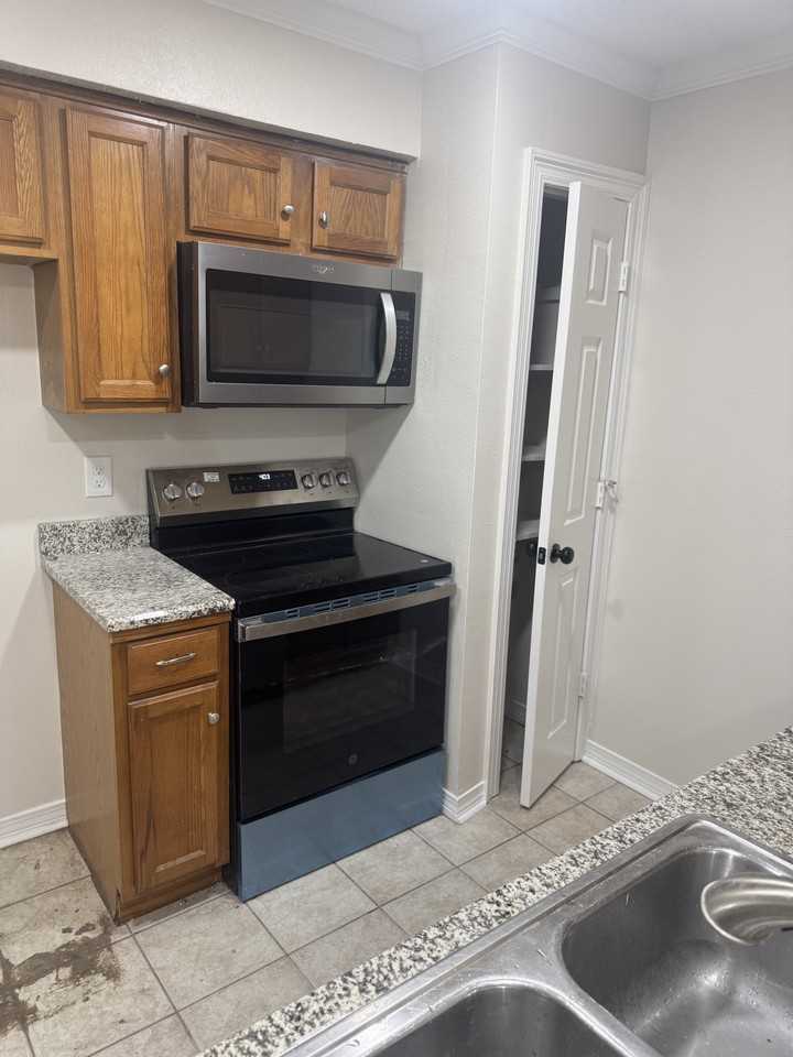 932 Ronson Dr #NA - Photo 3 of 14