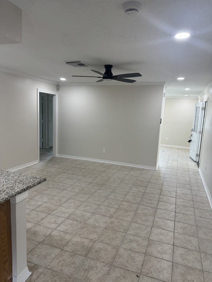 932 Ronson Dr #NA - Photo 4 of 14