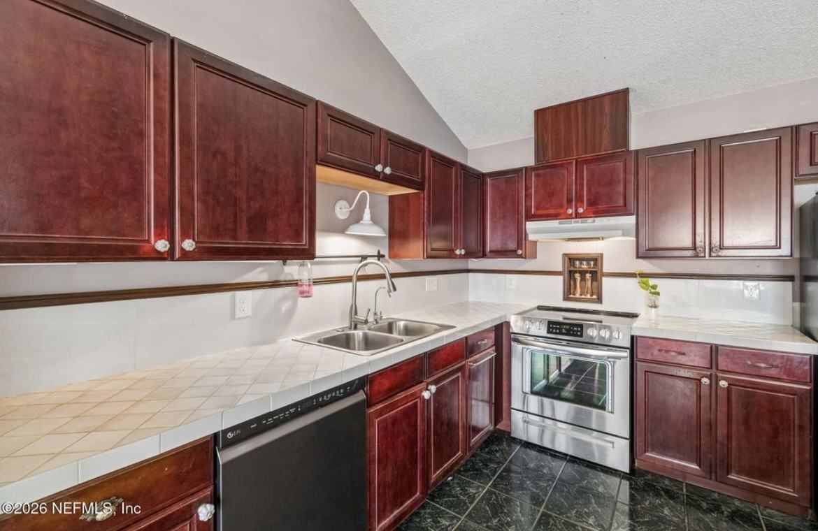 5065 Knightsbridge Cir N #NA - Photo 4 of 15