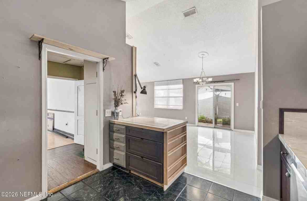 5065 Knightsbridge Cir N #NA - Photo 5 of 15