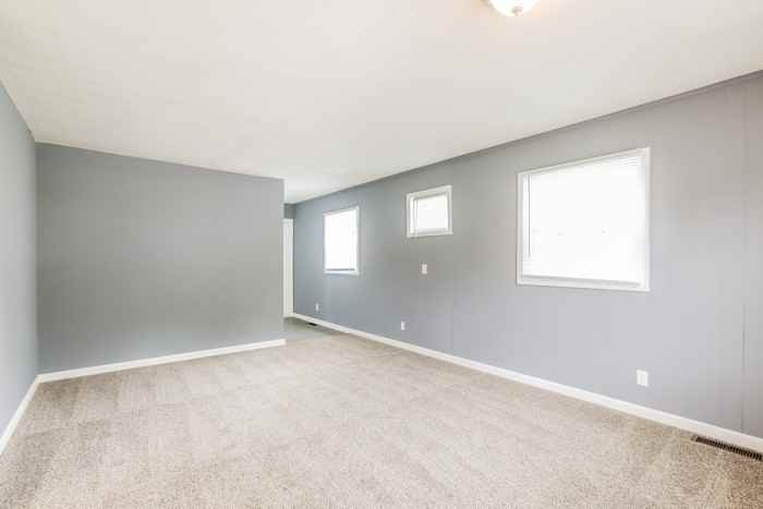 10608 E 28th St S - Photo 4 of 12