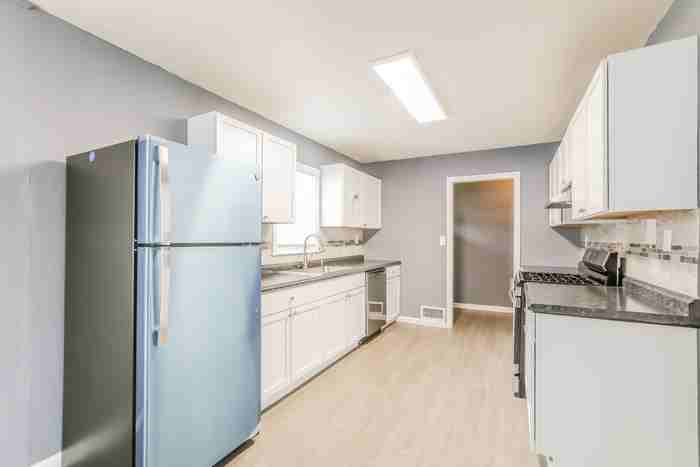 10608 E 28th St S - Photo 7 of 12