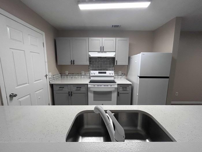 7101 Fairington Ridge Cir - Photo 2 of 20