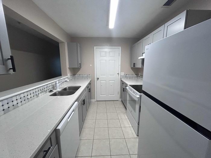 7101 Fairington Ridge Cir - Photo 4 of 20