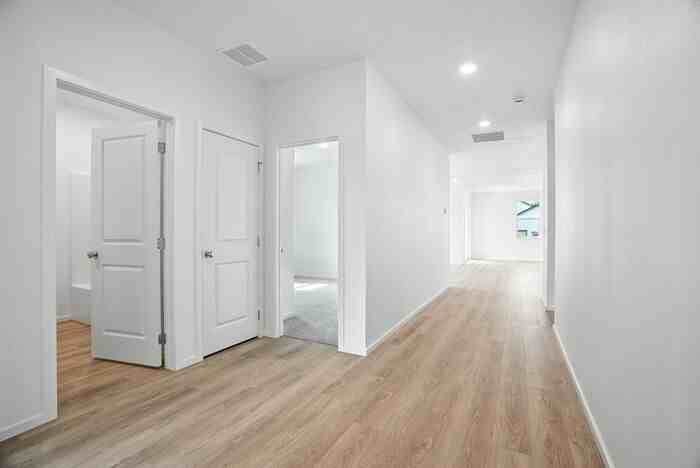 705 E 5th St - Photo 4 of 31