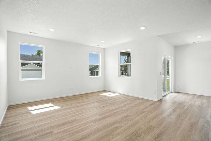705 E 5th St - Photo 5 of 31