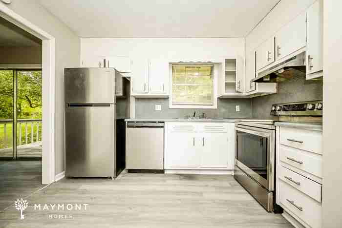 8318 Brittany Ln - Photo 6 of 13