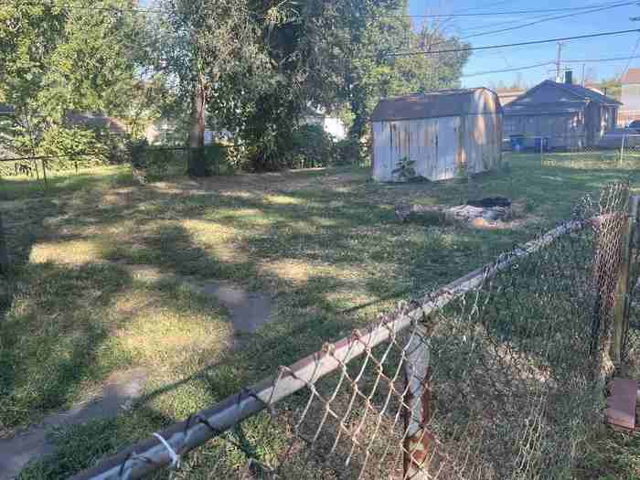 2254 Lee Ave - Photo 5 of 33