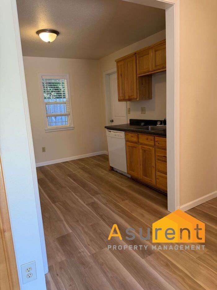 1848 Cloverlawn Dr - Photo 2 of 8