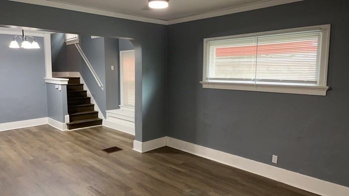 229 Oxford Ave - Photo 5 of 26