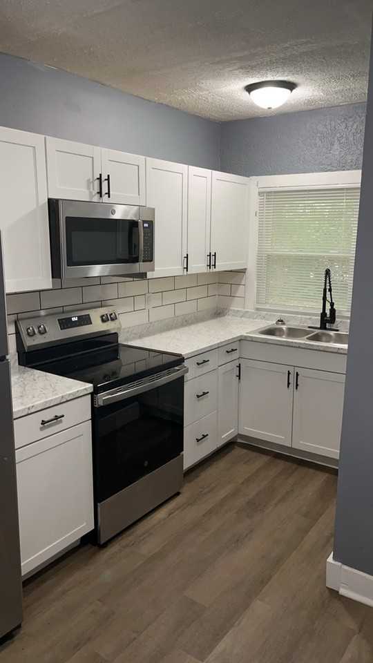 229 Oxford Ave - Photo 6 of 26
