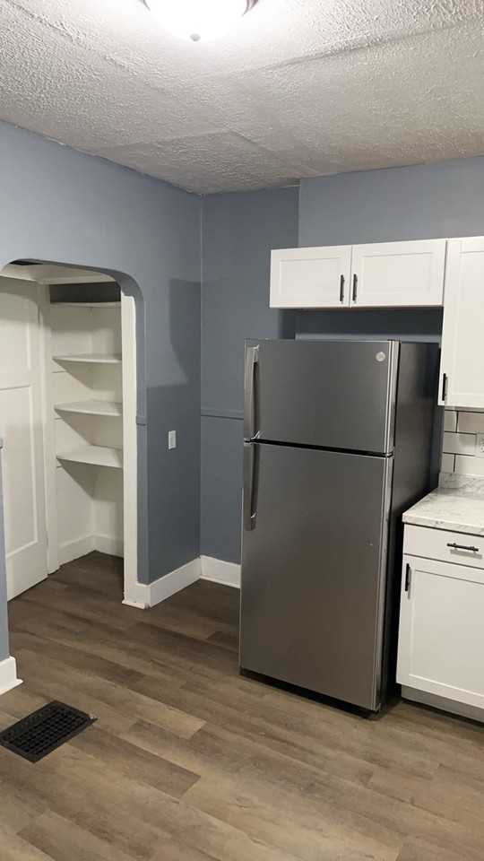 229 Oxford Ave - Photo 7 of 26