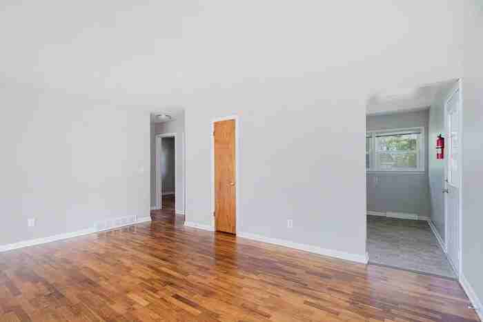 4040 Nazareth Rd - Photo 2 of 13