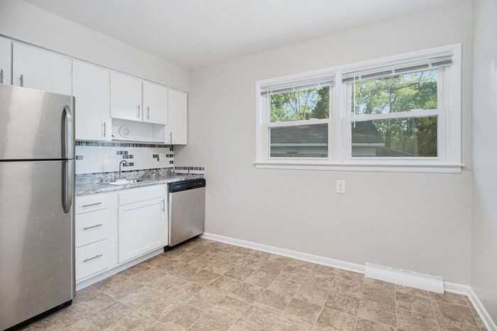 4040 Nazareth Rd - Photo 5 of 13