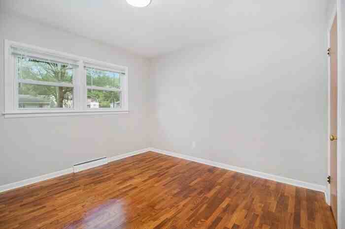 4040 Nazareth Rd - Photo 6 of 13