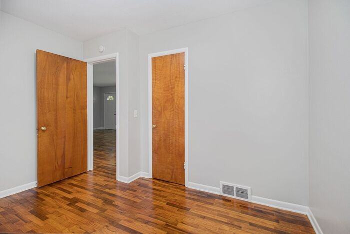 4040 Nazareth Rd - Photo 7 of 13