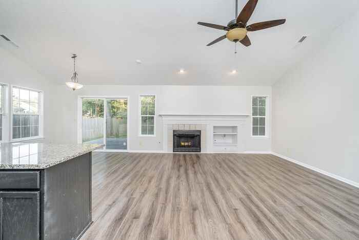 10419 Bristlecone Dr - Photo 5 of 25