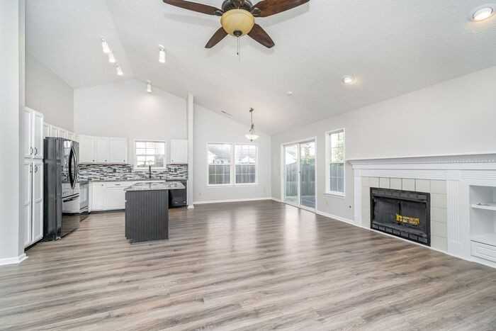 10419 Bristlecone Dr - Photo 6 of 25