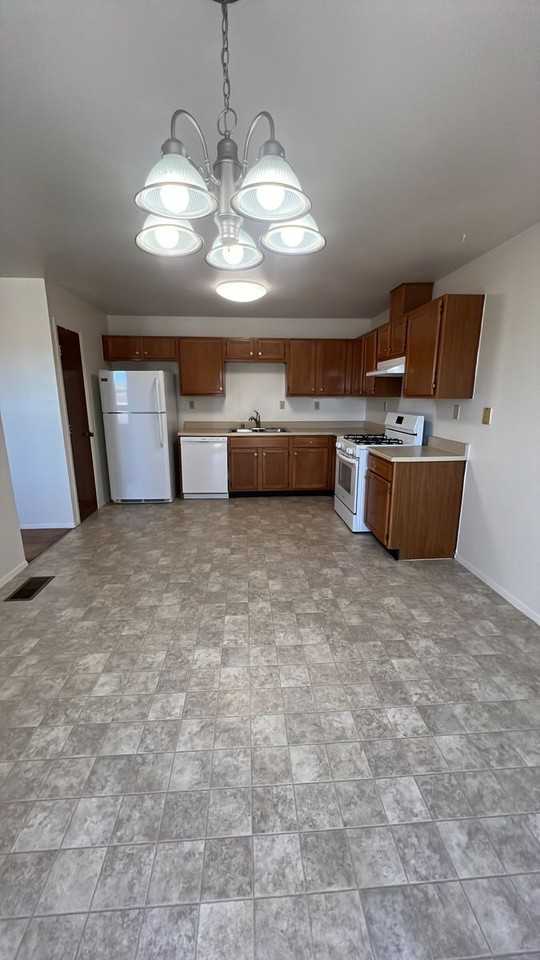 1193 Desmet Ct - Photo 2 of 7